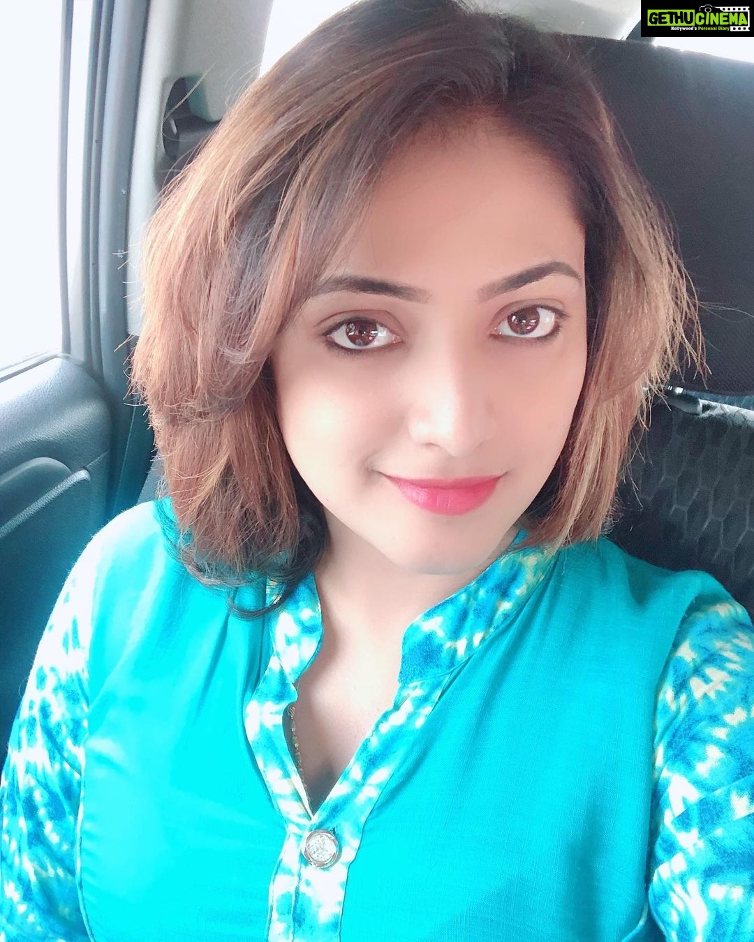 Hariprriya Instagram - #Soojidaara releasing all over Karnataka today 😇 Do watch at ur nearest theatres ☺ And, I'm on my way to #VeereshTheatre 😍 See you all there! Sure that u guys will fall in love with the movie and support an honest effort 💪🙏 #Soojidaara from Today