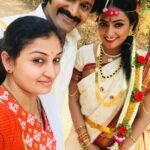 Hariprriya Instagram - ‪Happy birthday guru 💐🎂May u be blessed with everything u wish for 🤗Guess, mine is the last wish 🙈 Frnd alwa adjust madkoli ☺️ just got home from work to take out these pics 😂 it’s always fun having u around, continue to inspire many more wid ur work @rishabshettyfilms @rishabshetty77 😎 pics credit-Pragathishetty 😘‬ #Bellbottom