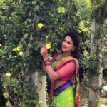 Hariprriya Instagram - #sareelove 😍 #beingtraditional❤ #beingmyself #colourful #indianweddings #friendsweddingday ❤️