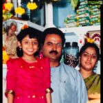 Hariprriya Instagram - Seeing others posting recent pictures with their fathers on this special day is making me miss u even more daddy 😞 I wish u were here with me ☹️ Posting the same old pics which I have safely preserved from years ☺ Happy Father’s Day, Daddy and to all the fathers out there🙂💐