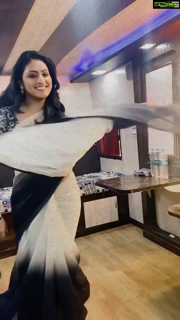 Hariprriya Instagram - Feelin' a little desi today! 🥰🤪 #TuesdayMood #traditionallove