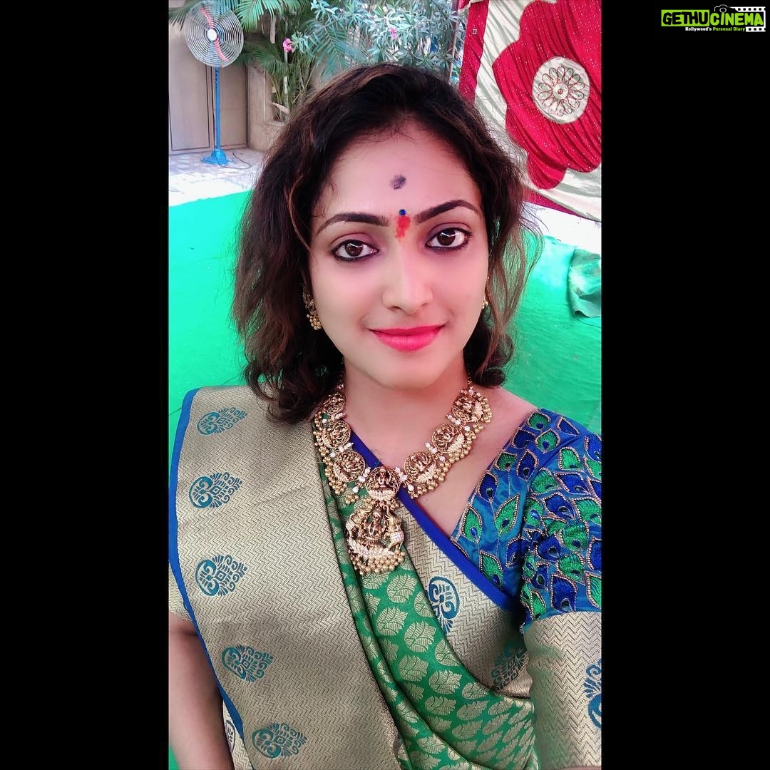 Hariprriya Instagram - Yes we girls love to dress up πβΊ especially Indian wear π A pic from todayβs Sathyanarayana swami Pooja at home πππ»