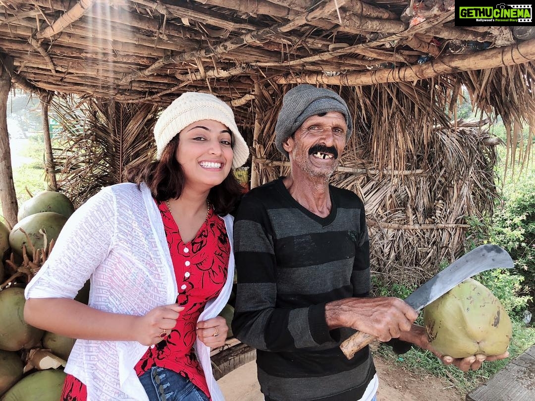 Hariprriya Instagram - If U see someone without a smile, give them one of Urs 😬☺️