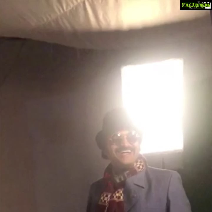 Hariprriya Instagram - Sometimes it is so much fun while revealing your co-star's/Friend's secrets!! 👻 Guru sorry, have to reveal the truth 😛 Here u go guys, witness the BLACK DARK SECRET all by yourselves!! 🤓 #BellBottom ❤️