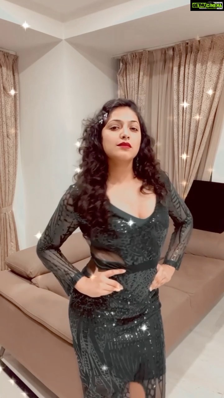 Hariprriya Instagram - A dream for many to get dressed up in a jiffy 🤩🥳 #DressUp #honeypie