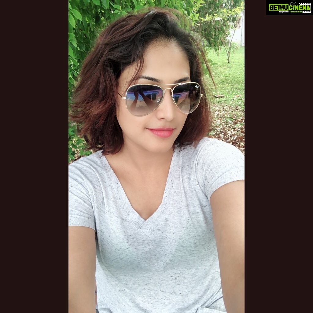 Hariprriya Instagram - Happy weekend ppl ❤️