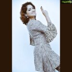 Hariprriya Instagram - ‪Few clicks from yesterday's #Bellbottom press meet 😇‬ ‪Thank you @Manu7454 for the pictures ☺️ #Retro ‬ ‪ Whoever missed watching the song, here is the link again 😃 https://youtu.be/aorAeMA06i0‬