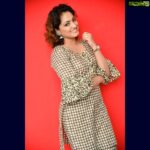 Hariprriya Instagram - ‪Few clicks from yesterday's #Bellbottom press meet 😇‬ ‪Thank you @Manu7454 for the pictures ☺️ #Retro ‬ ‪ Whoever missed watching the song, here is the link again 😃 https://youtu.be/aorAeMA06i0‬