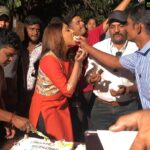Hariprriya Instagram - Successfully completed shooting for “KannadGothilla” movie 😬💃🏻 Havdu Kumbalakayi hodedvi ☺️👏🏻 cakes kooda cut madadhvi 😋