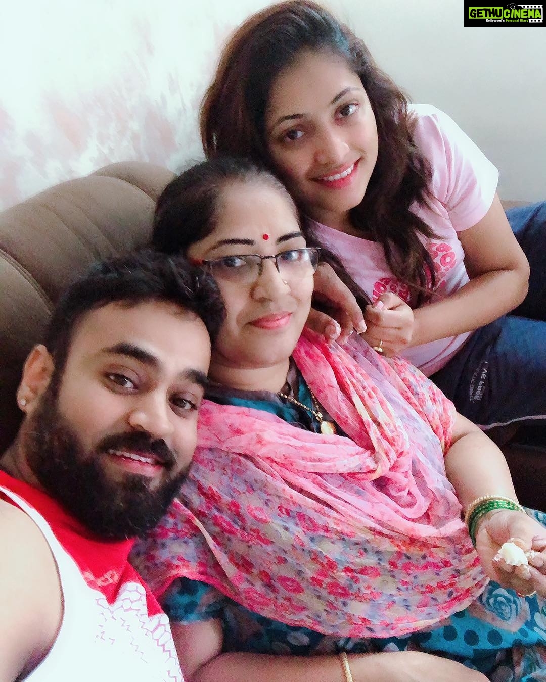 Hariprriya Instagram - Happy birthday @keerthi.rcs ๐ As siblings our birthright is to love each other, hate each other, fight each other and fight for each other ๐ฌ๐ค May u b blessed with all that u desire for โบ Lotssss of love ๐๐ค