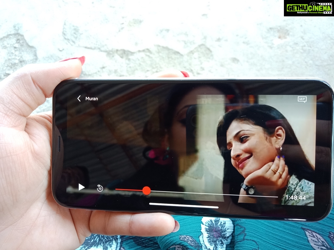 Hariprriya Instagram - My Tamil movie, and one of my favourite classy movies 'Muran'😍 is now on #Netflix ! Do watch it!!😎
