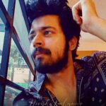 Harish Kalyan Instagram - Facetimed’photoshoot !! Strange but true. Thanks to @prachuprashanth for killing my boredom & making me pose. #quarantinelife #stayhomestaysafe #stayhomeandpose