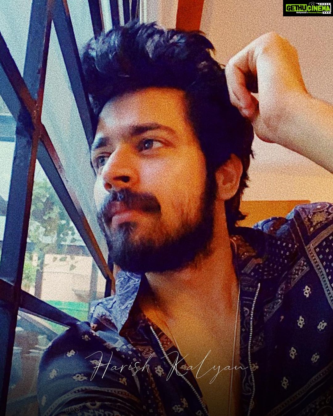 Harish Kalyan Instagram - Facetimed’photoshoot !! Strange but true. Thanks to @prachuprashanth for killing my boredom & making me pose. #quarantinelife #stayhomestaysafe #stayhomeandpose