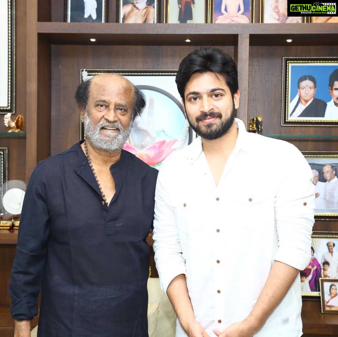 Harish Kalyan Instagram - ஒரே சந்திரன் ஒரே சூரியன் ஒரே சூப்பர்ஸ்டார். தலைவரிடம் ஆசி பெற்றபோது ! A moment to be cherished for the remaining of my life. Thank you @rajinikanth sir. @isanjaybharathi @markandeyandevarajulu