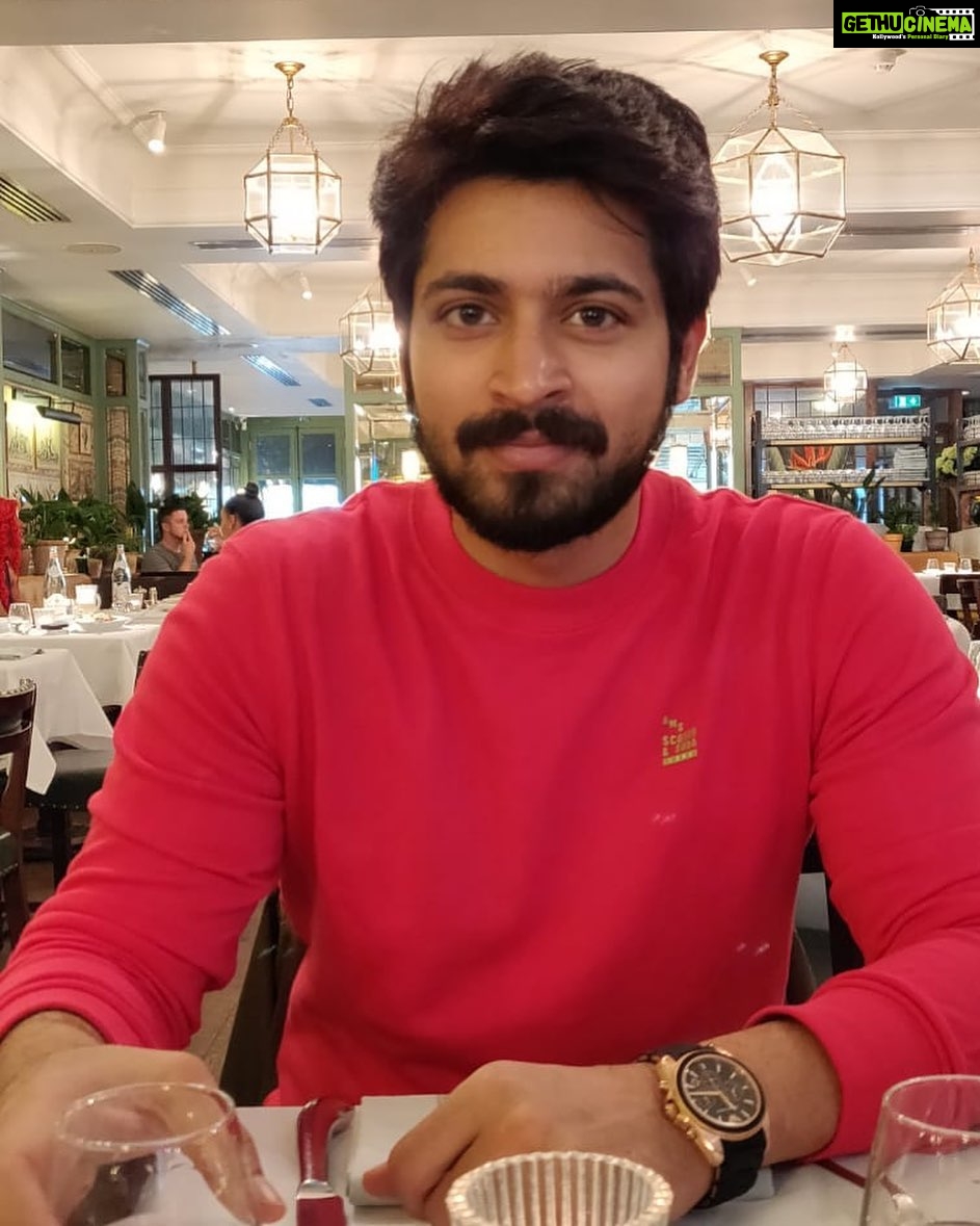 Harish Kalyan Instagram - Happy Sunday everyone!! #sundayglow #myfavpic