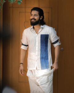 Harish Kalyan Instagram - மக்கள் அனைவரும் தங்கள் வாழ்வில் அனைத்து வளமும் நலமும் பெற்று, இருள் நீங்கி ஒளியினை அடைய என் இதயபூர்வமான தீபாவளி நல்வாழ்த்துகள். 

Let’s Sparkle!

 #தீபாவளிநல்வாழ்த்துக்கள் #HappyDeepavali2021

📸 @mahesh_jayachandran 
@anushaa13