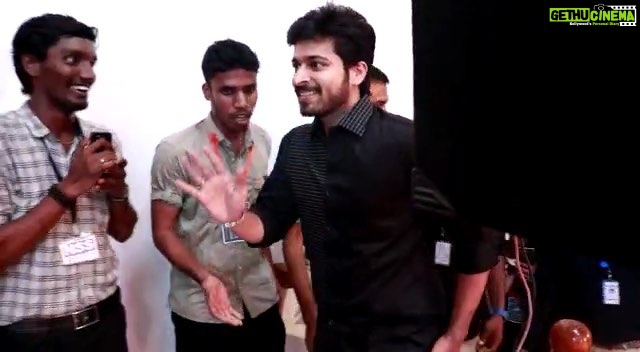 Harish Kalyan Instagram - உங்கள் எல்லையற்ற அன்புக்கு நன்றி மதுரை ❤️🤗!