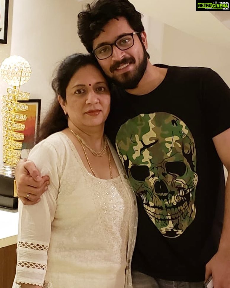 Harish Kalyan Instagram - Happy birthday amma ❤️