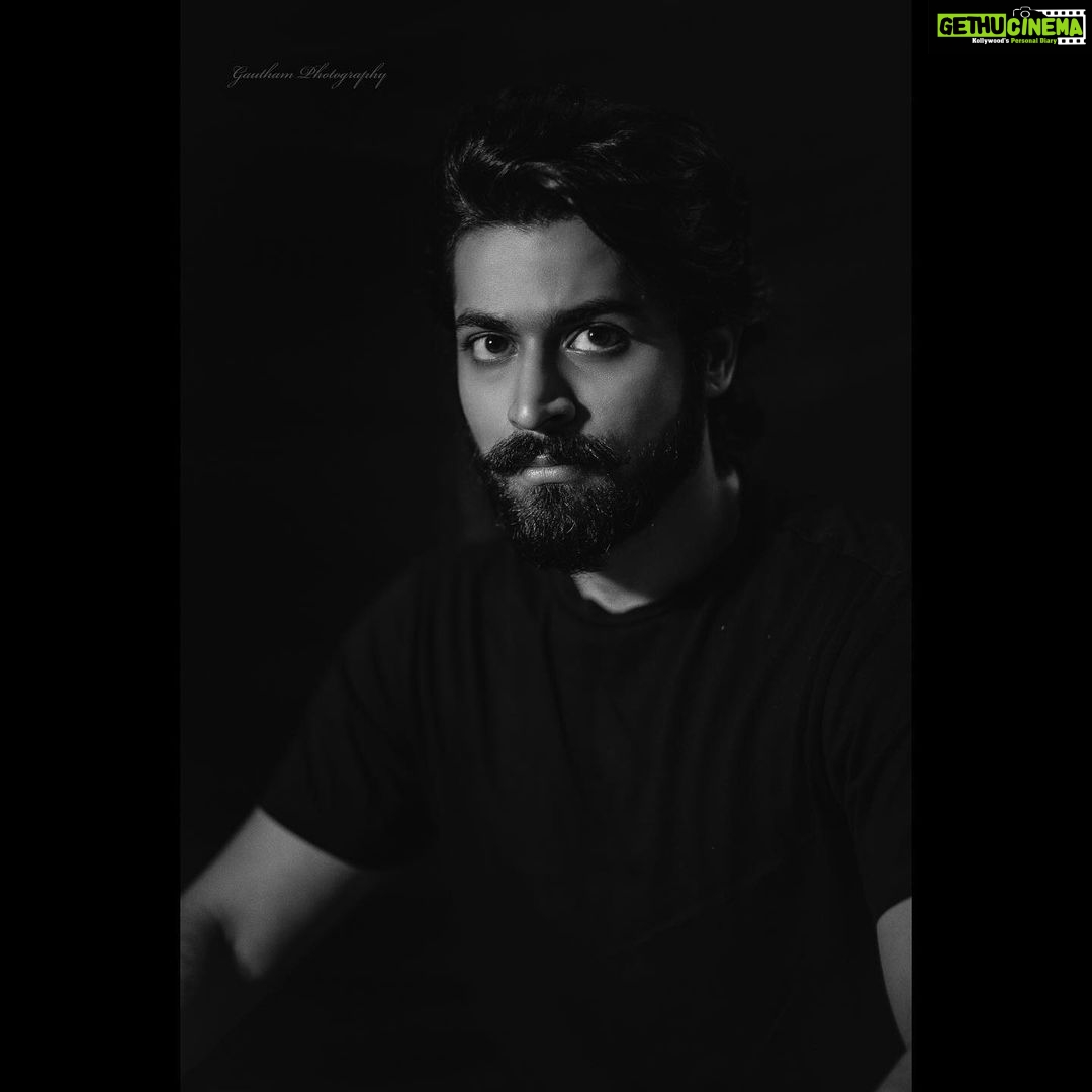 Harish Kalyan Instagram - I,ME,MYSELF! To be Facing the camera and to have a photoshoot done during these times is one such experience. Thanks to my team. Shot by @cinematographer_gautham Stylist @poorts_20 Hairstylist @s_h_a_r_a_n_s_t_y_l_i_s_t CC by @rampandian.n Initiated by @thirdeye_entertainment #HarishKalyan #photoshoot #silenceispowerful