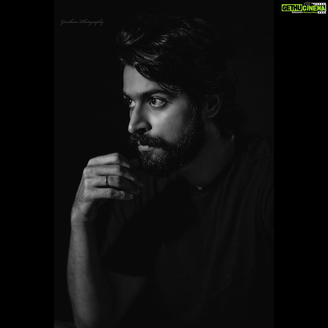 Harish Kalyan Instagram - I,ME,MYSELF! To be Facing the camera and to have a photoshoot done during these times is one such experience. Thanks to my team. Shot by @cinematographer_gautham Stylist @poorts_20 Hairstylist @s_h_a_r_a_n_s_t_y_l_i_s_t CC by @rampandian.n Initiated by @thirdeye_entertainment #HarishKalyan #photoshoot #silenceispowerful