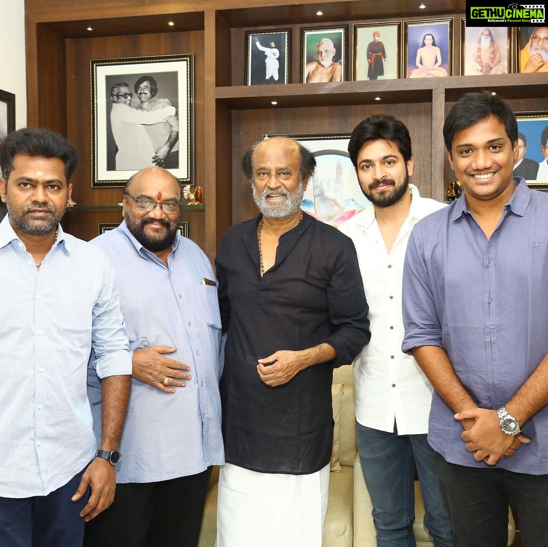 Harish Kalyan Instagram - ஒரே சந்திரன் ஒரே சூரியன் ஒரே சூப்பர்ஸ்டார். தலைவரிடம் ஆசி பெற்றபோது ! A moment to be cherished for the remaining of my life. Thank you @rajinikanth sir. @isanjaybharathi @markandeyandevarajulu