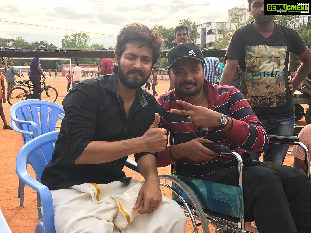 Harish Kalyan Instagram - Some behind the scene pics of the “Thean Mittai” fight sequence ! #irir #ispaderajavumidhayaraniyum #behindthescenes