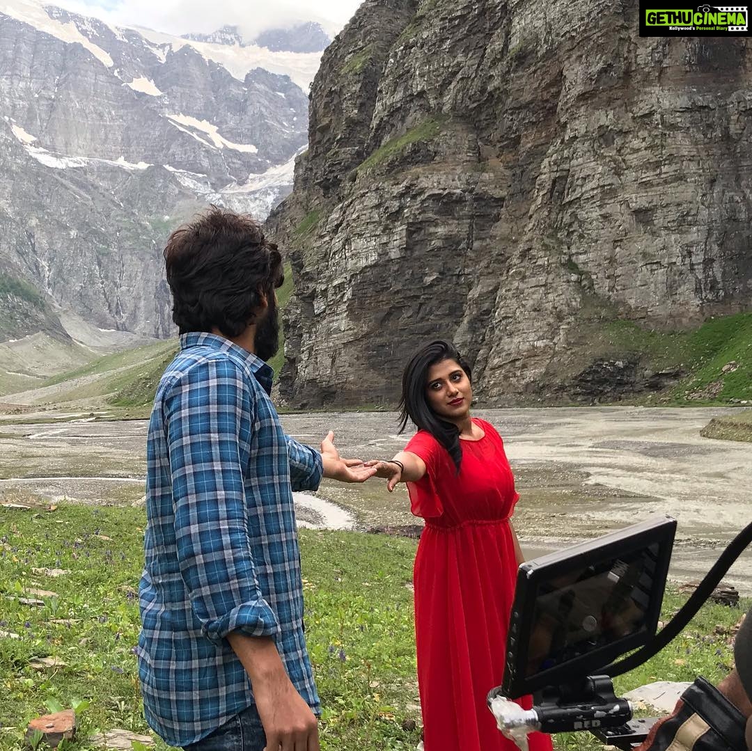 Harish Kalyan Instagram - One of a kind experience it was ! #IRIR shoot days in #ladakh #ladakhdiaries #behindthescenes Will upload more videos soon !! I look so alien as #Gautham but now i miss being Gautham! Your #IspadeRaja