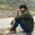Harish Kalyan Instagram - One of a kind experience it was ! #IRIR shoot days in #ladakh #ladakhdiaries #behindthescenes Will upload more videos soon !! I look so alien as #Gautham but now i miss being Gautham! Your #IspadeRaja