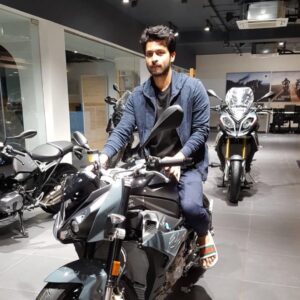 Harish Kalyan Instagram - In d hot seat. #tbt #2018rewindfest