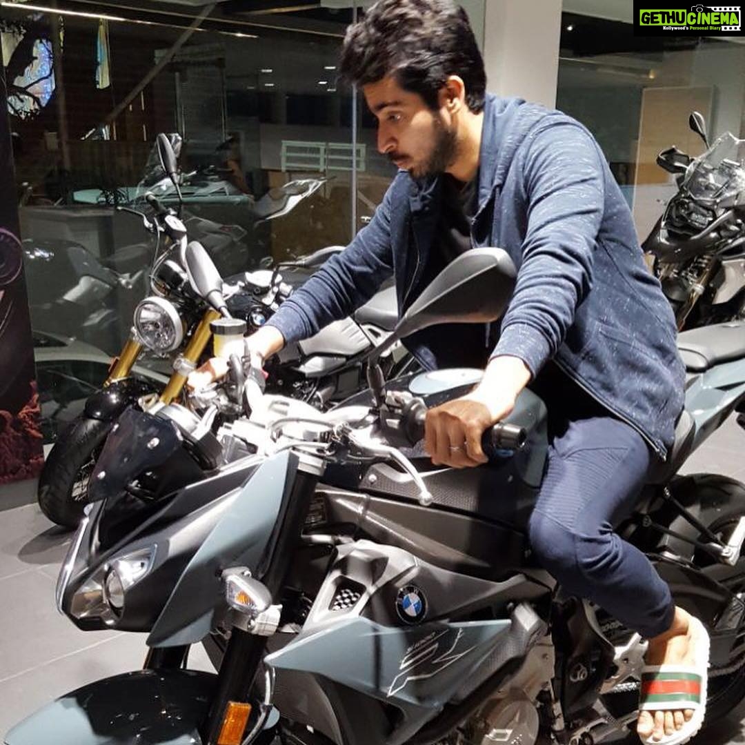 Harish Kalyan Instagram - In d hot seat. #tbt #2018rewindfest