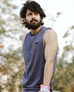 Harish Kalyan Instagram - வந்தால் அலையாய் வருவோம்,
வீழ்ந்தால் விதையாய் வீழ்வோம்
மீண்டும் மீண்டும் எழுவோம்..

#BelieveInYourSelf #selflove 

📸 @arunprasath_photography