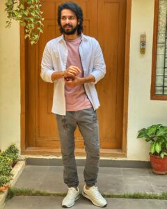 Harish Kalyan Instagram - Its been awhile & i miss my insta family a lot. Sending you all tons of love & warm hugs ❤️🤗😘