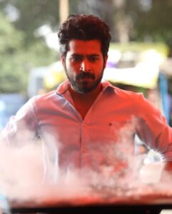 Harish Kalyan Instagram - Ungalil oruvanaana indha “Karthik”ai ungal manadhil yetri vaithu paaratiya ellarukkum romba nanri. 

Thank you all for accepting Karthik. 

This will remain close to my heart for many reasons. 

#OhManapenne