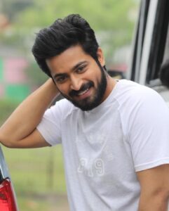 Harish Kalyan Instagram - Ungalil oruvanaana indha “Karthik”ai ungal manadhil yetri vaithu paaratiya ellarukkum romba nanri. 

Thank you all for accepting Karthik. 

This will remain close to my heart for many reasons. 

#OhManapenne