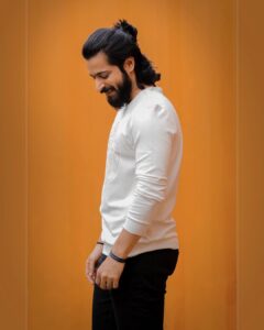 Harish Kalyan Instagram - Look up to god, be thankful for all your blessings. Embrace abundance. You’ve got more to come your way ❤️

📸 @mahesh_jayachandran 
Styling @anushaa13