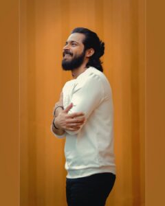 Harish Kalyan Instagram - Look up to god, be thankful for all your blessings. Embrace abundance. You’ve got more to come your way ❤️

📸 @mahesh_jayachandran 
Styling @anushaa13