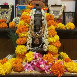 Harish Kalyan Instagram - Happy Pirandha Naal Pullayarappa ! எல்லாருக்கும் எல்லாவற்றையும் சிறப்பாக அமையட்டும். 
Guide us with your grace.  #happyvinayagarchathurthi