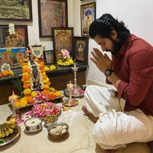 Harish Kalyan Instagram - Happy Pirandha Naal Pullayarappa ! எல்லாருக்கும் எல்லாவற்றையும் சிறப்பாக அமையட்டும். 
Guide us with your grace.  #happyvinayagarchathurthi