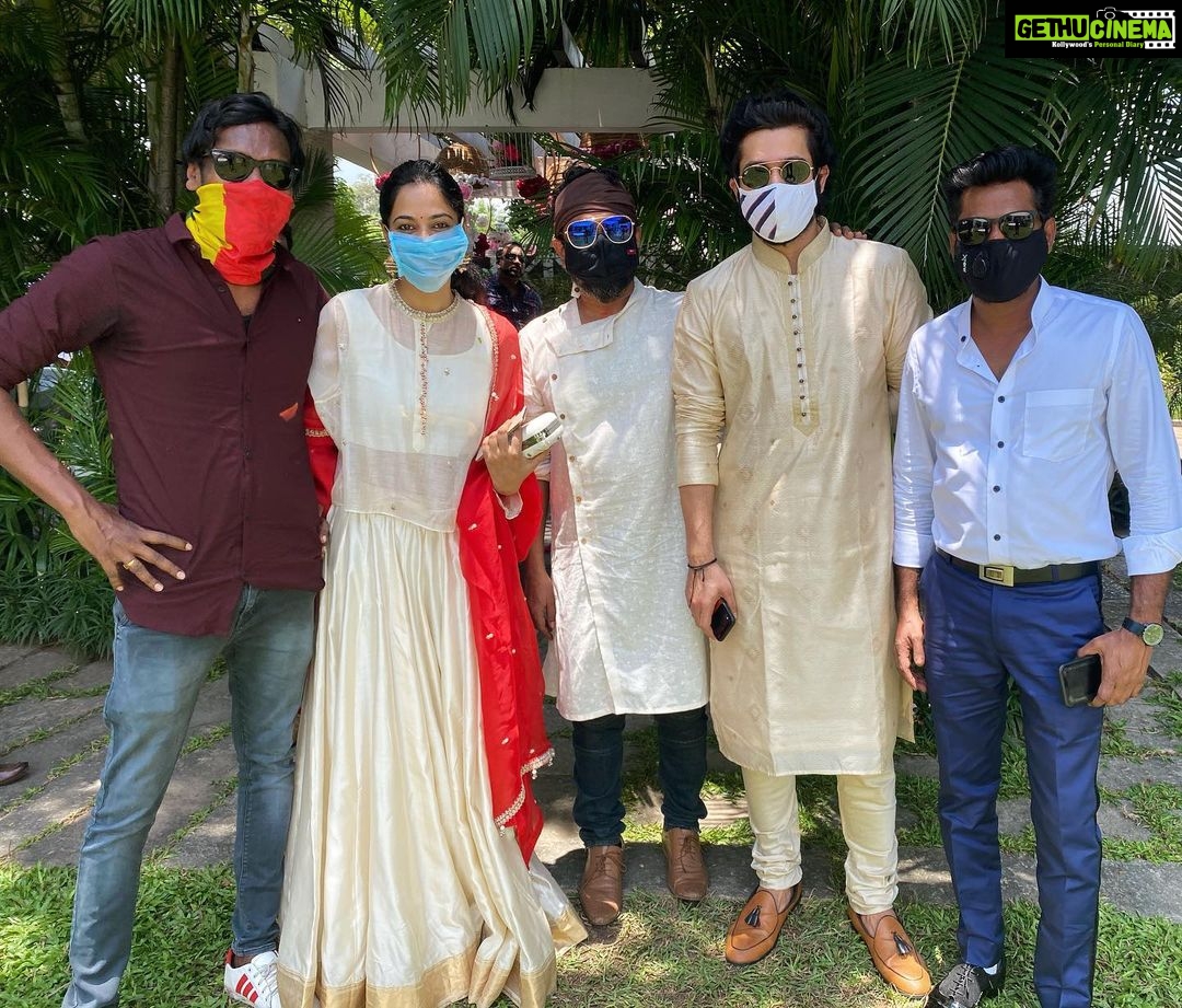Harish Kalyan Instagram - Wedding attendance be like 😎 #squad #aravraaheiwedding @pradeepmilroy @bindu_madhavii @jeranjit @markandeyandevarajulu
