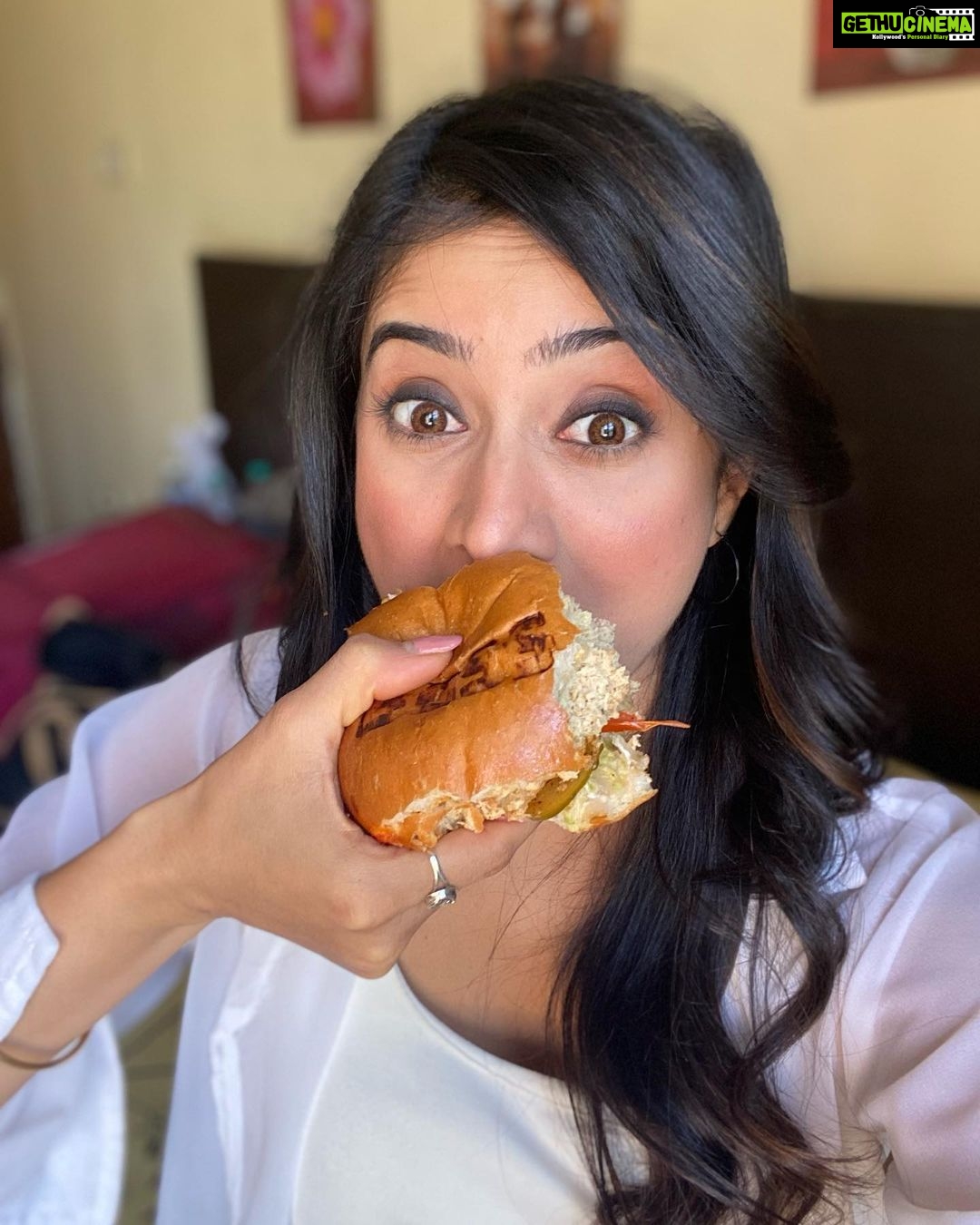 Harshika Poonacha Instagram - Have you tried the @boss_burger_india yet ??? Trust me ! YOU WILL LOVE IT 😍 Bangalore, India