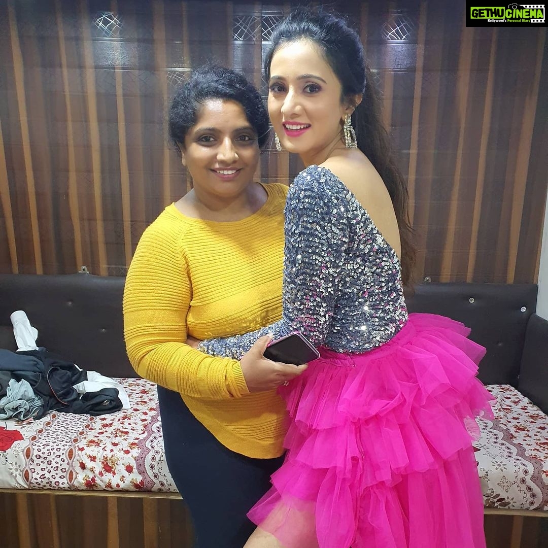 Harshika Poonacha Instagram - Thankyou @usha.sgowda Ushuma for having me over ❤❤❤ Loved performing for @starsuvarna as always 😘😘😘 Bangalore, India