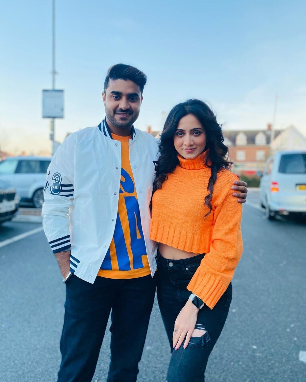 Harshika Poonacha Instagram - Twinning with my Sajan from #Sajanrejhootmatbolo 😍😍😍 The Superstar @pradeeppandey_chintu ji and your favourite @harshikapoonachaofficial , You will love us together in our next film #sajanrejhootmatbolo directed by @premanshu23 sir and produced by @abhaysinha181 sir @yashifilms.official . Right now we are here shooting for different films in #London . We love you all and keep loving us sweethearts ♥️♥️♥️ London, United Kingdom