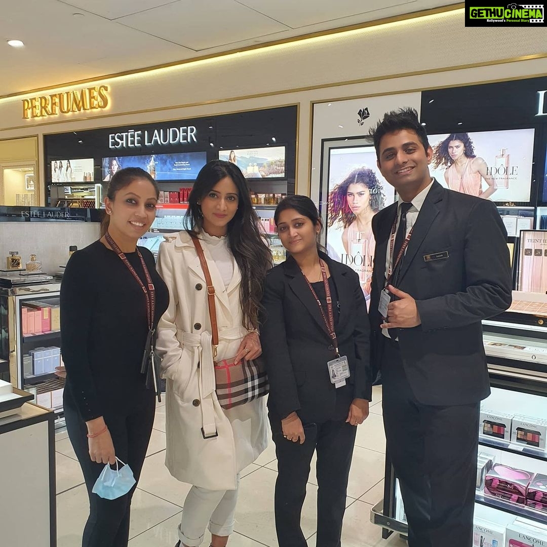 Harshika Poonacha Instagram - I love my job and I love my vacations too ❤❤❤ Had a wonderful time traveling to more than 6 countries and crossing borders by Air and adventurously by road too🤗🤗🤗 Landed and received somuch love at the Delhi International Airport @delhidutyfree , The staff are so sweet and helped me buy the right products for my skin and the best part was @sagarmakeupartistry gave me a beautiful makeover after an 18 hour long flight from Newyork . Foundation,Mascara, Eyeliner, blush and the makeup fixer from @lancomeofficial 🥰 Thankyou guys for the warm welcome ❤❤❤ . . . . PS: Stay tuned to this page for the pictures from the holiday,As I was doing cross countries, there was no time to upload, Will post from tomorrow 🥰 Love you all Delhi Internation Airport Terrminal 2