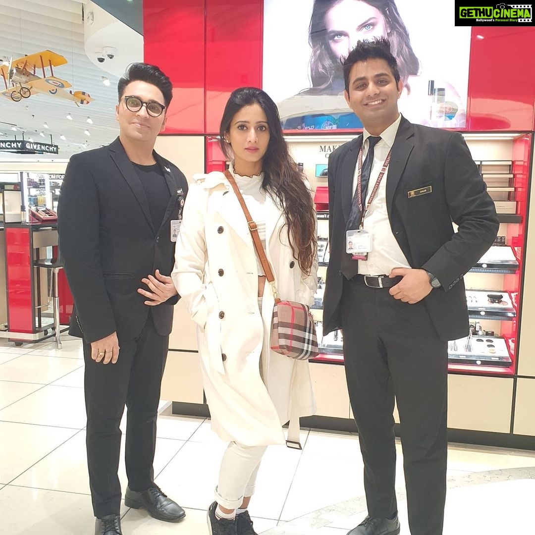 Harshika Poonacha Instagram - I love my job and I love my vacations too ❤❤❤ Had a wonderful time traveling to more than 6 countries and crossing borders by Air and adventurously by road too🤗🤗🤗 Landed and received somuch love at the Delhi International Airport @delhidutyfree , The staff are so sweet and helped me buy the right products for my skin and the best part was @sagarmakeupartistry gave me a beautiful makeover after an 18 hour long flight from Newyork . Foundation,Mascara, Eyeliner, blush and the makeup fixer from @lancomeofficial 🥰 Thankyou guys for the warm welcome ❤❤❤ . . . . PS: Stay tuned to this page for the pictures from the holiday,As I was doing cross countries, there was no time to upload, Will post from tomorrow 🥰 Love you all Delhi Internation Airport Terrminal 2