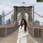 Harshika Poonacha Instagram - Beauty and the Bridge ❤️ Brooklyn Bridge
