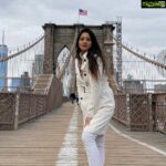 Harshika Poonacha Instagram - Beauty and the Bridge ❤️ Brooklyn Bridge