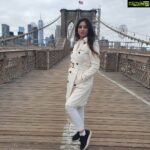 Harshika Poonacha Instagram - Traveller ❤❤❤ That's my second name 😘 #brooklynbridge #newyork Brooklyn Bridge