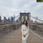 Harshika Poonacha Instagram - Traveller ❤❤❤ That's my second name 😘 #brooklynbridge #newyork Brooklyn Bridge