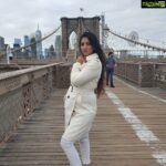Harshika Poonacha Instagram - Traveller ❤❤❤ That's my second name 😘 #brooklynbridge #newyork Brooklyn Bridge