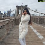 Harshika Poonacha Instagram - Traveller ❤❤❤ That's my second name 😘 #brooklynbridge #newyork Brooklyn Bridge